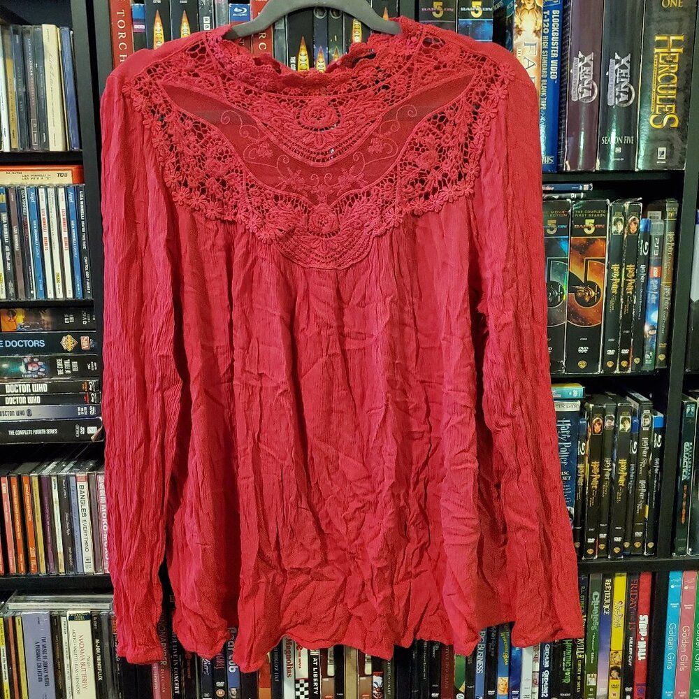 TORRID Red Crinkle Gauze Lace Crochet Detail Top Blouse Size 1